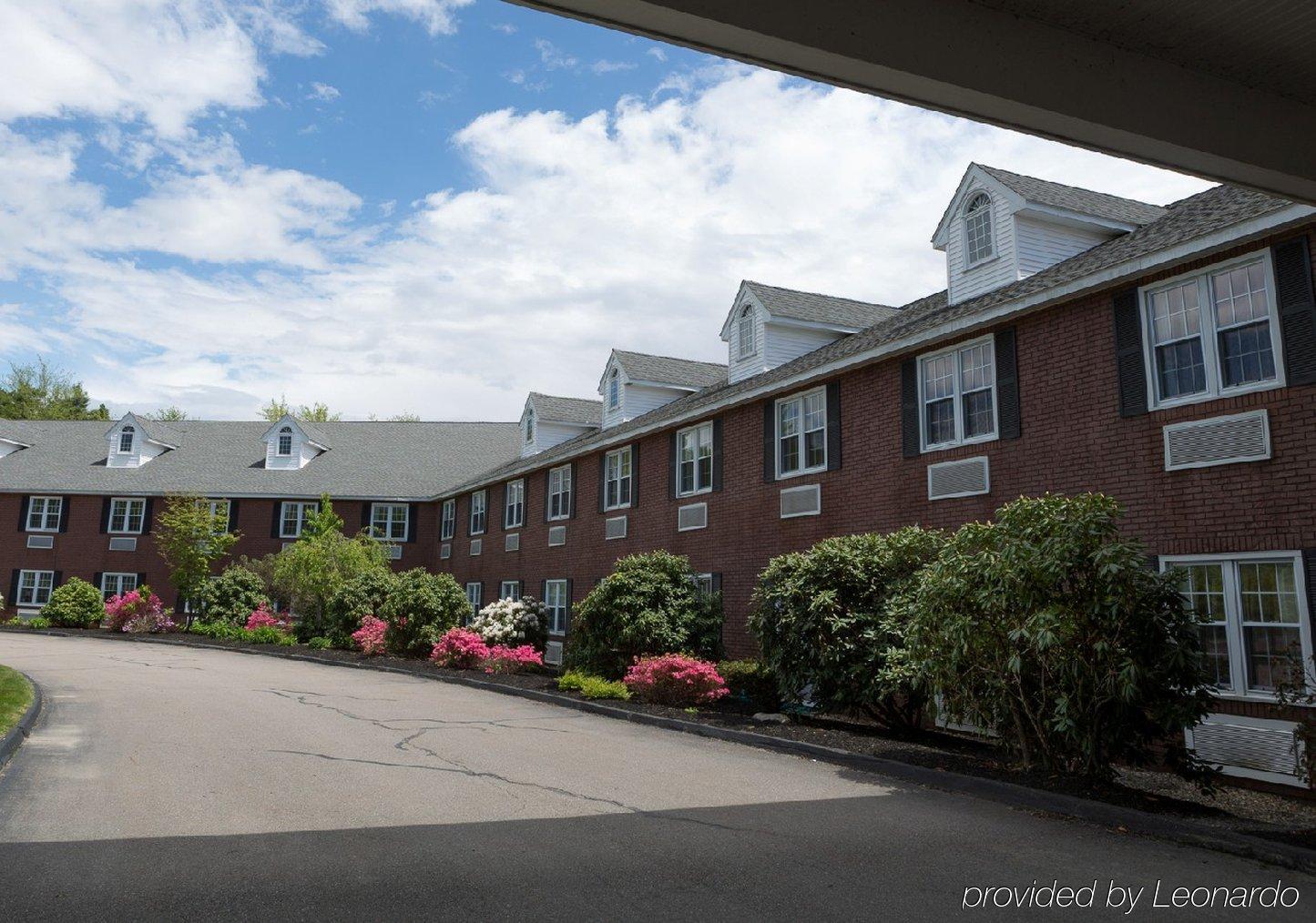 Colonial Hotel Gardner Exterior photo